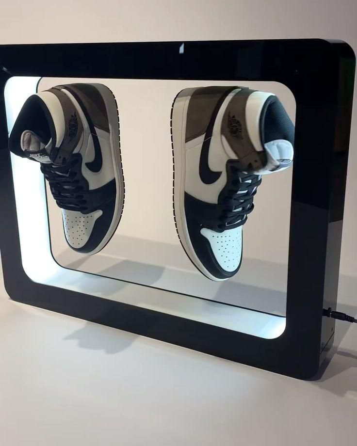 MAGLEV Sneaker Display - Magnetic Levitation Sneaker Stand